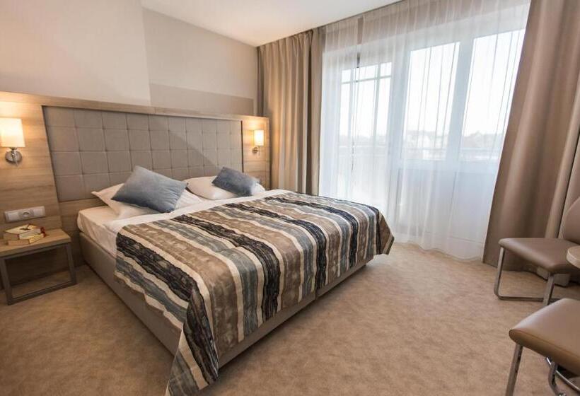 Трехместный Номер Стандарт с Балконом, Villa Bravo