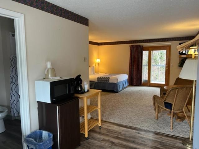 クイーンサイズベッドのスタンダードルーム, Four Seasons Inn