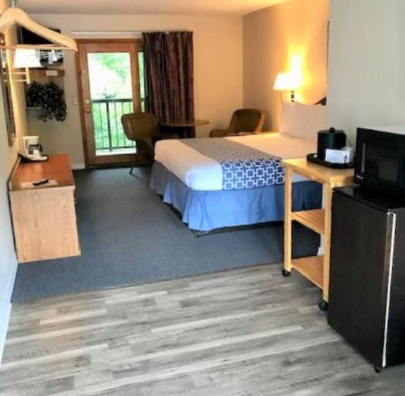 キングサイズベッドのスタンダードルーム, Four Seasons Inn