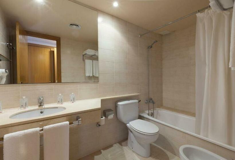 חדר סטנדרט לשלושה עם מרפסת, RVHotels Mar de Tossa