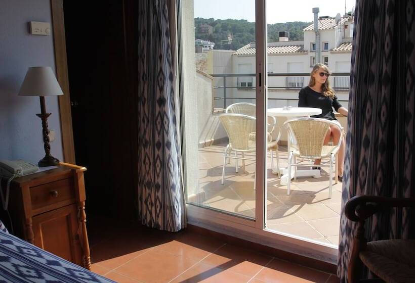 חדר סטנדרט לשלושה עם מרפסת, RVHotels Mar de Tossa