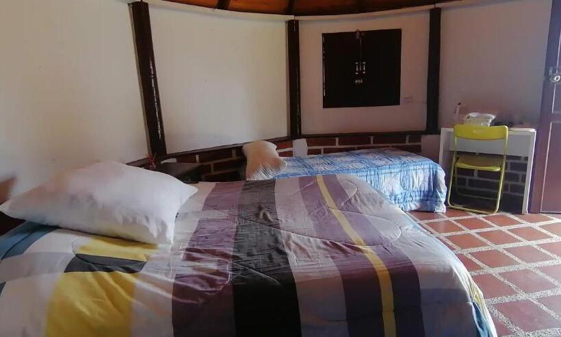 بانگلوی استاندارد, Al Bosque Hostel & Glamping