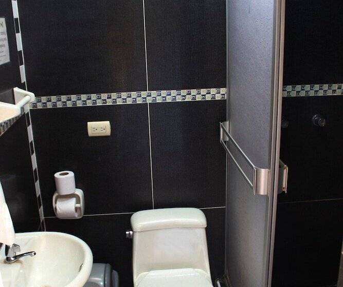 سرير فى غرفة مشتركه, Banana S Adventure Hostel