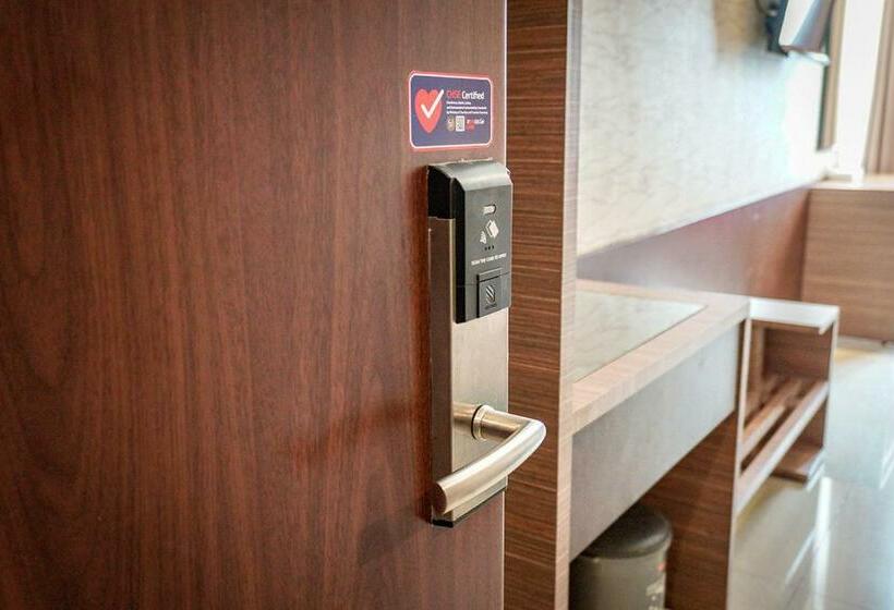 Номер Deluxe, Andelir Hotel Simpang Lima Semarang
