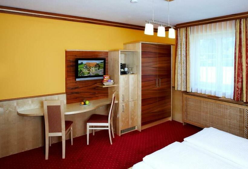 شقة غرفتين نوم مزودة بشُرفة, Garni Thermenglück