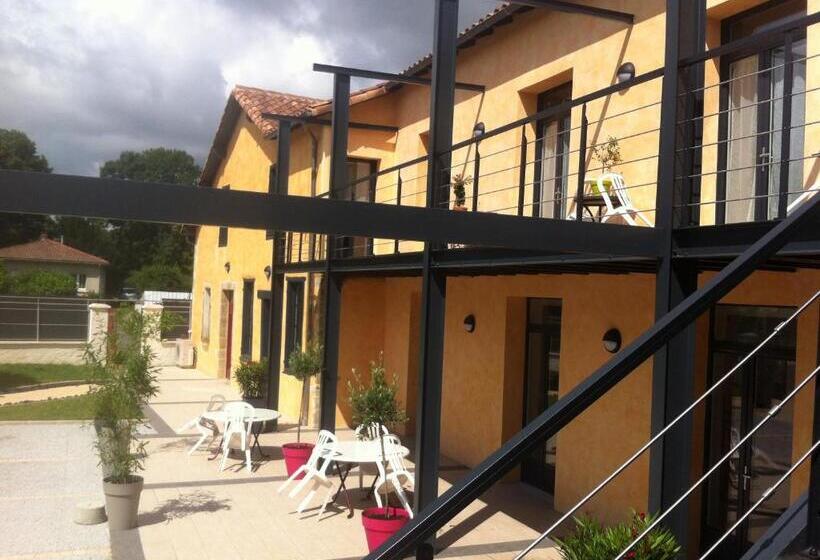 Deluxe Studio, La Petite Ecole