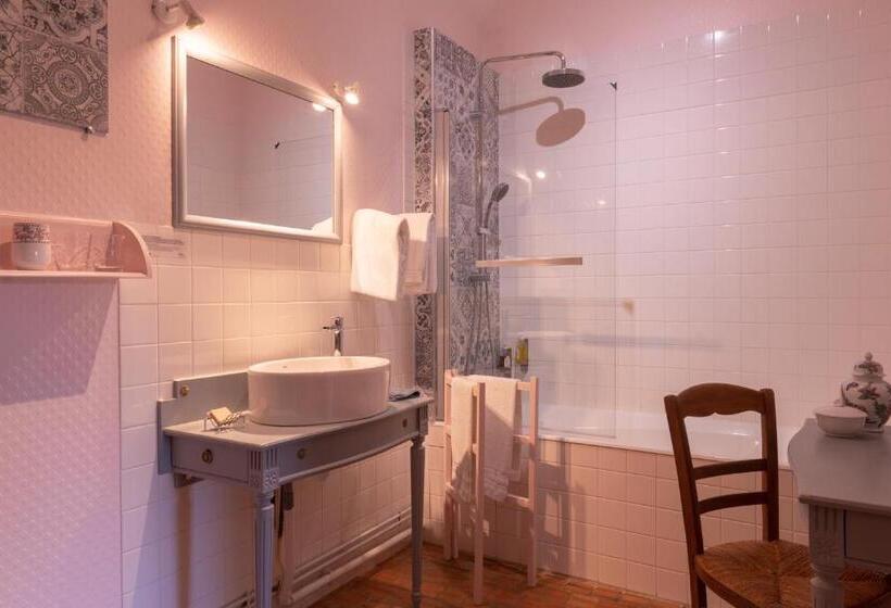 Romantic Room, Le Domaine De Mestré, The Originals Relais