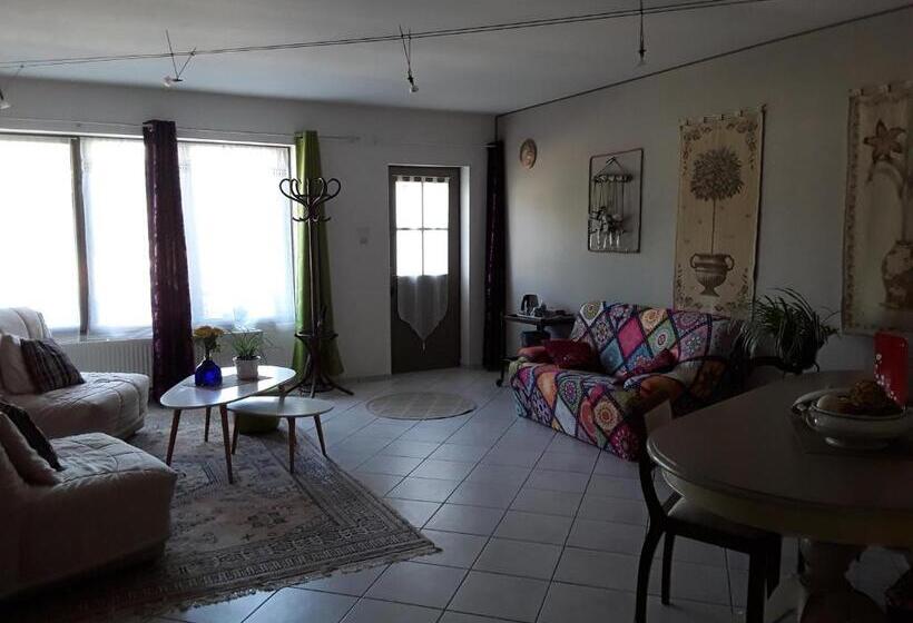 شقة غرفة واحدة, La Belvinière Chambres Et Table D Hôtes