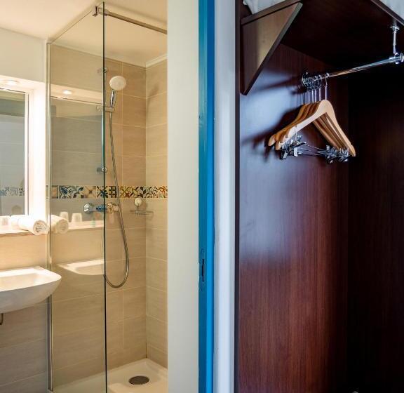 Номер Стандарт Трехместный, Contact Hotel Restaurant La Chaumière Les Mureaux Flins