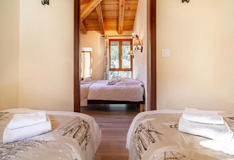 اتاق استاندارد چهار تخته, Chalet Hotel La Tarine