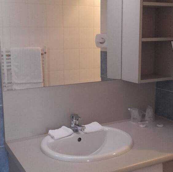 Семейный Номер, Contact Hôtel   Motel Les Bleuets