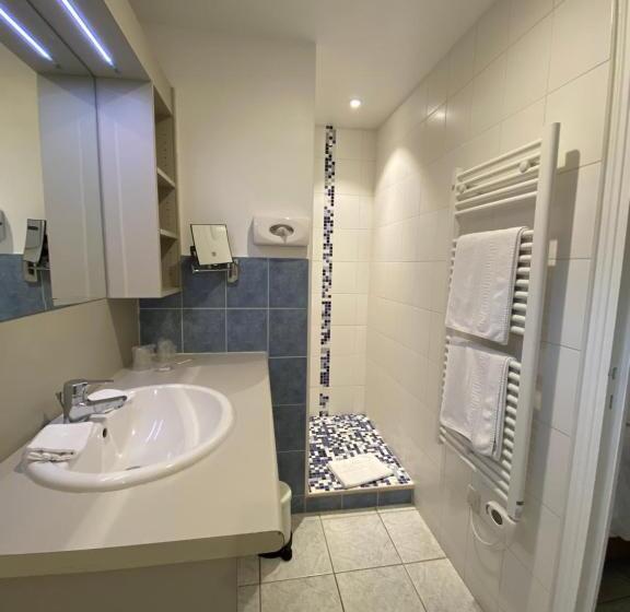 Номер Стандарт Трехместный, Contact Hôtel   Motel Les Bleuets