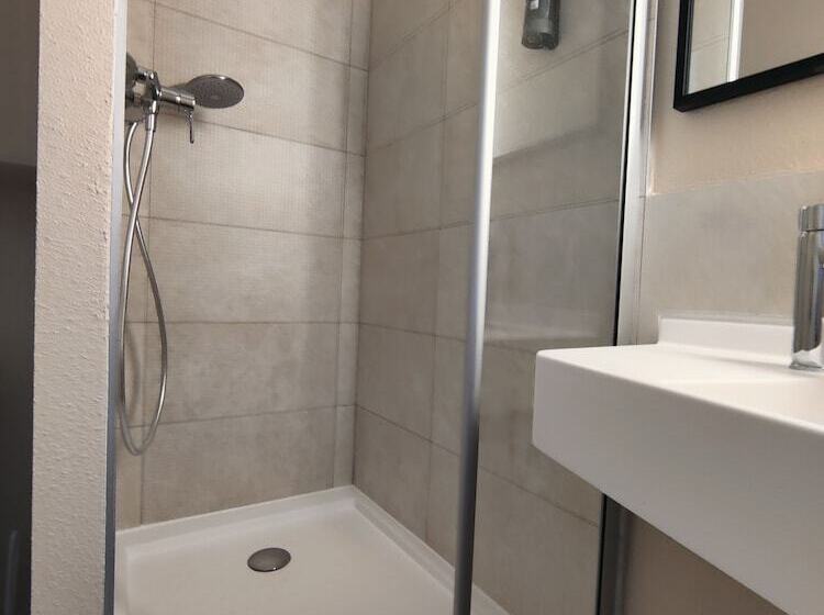 Четырехместный Номер Стандарт, B&b Hotel La Rochelle Centre Les Minimes