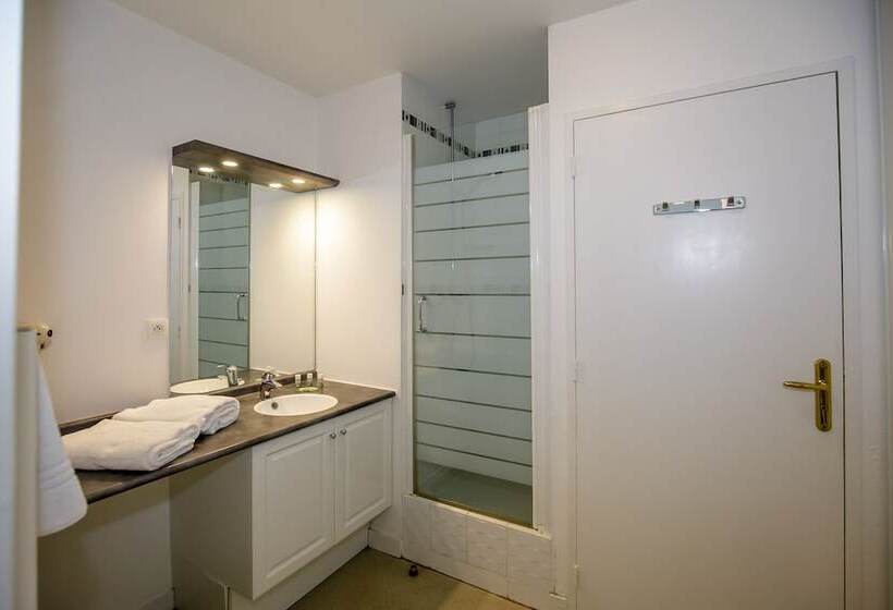 Апартаменты 2 Спальни, Appart Hôtel Le Liberté Vannes Centre Ville