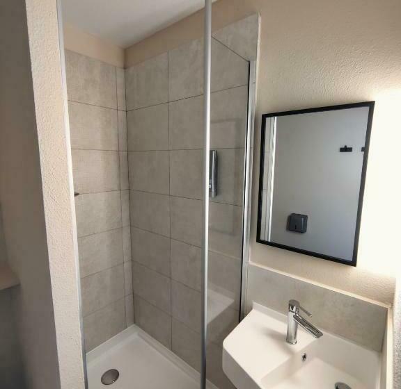 Номер Стандарт Трехместный, B&b Hotel La Rochelle Centre Les Minimes