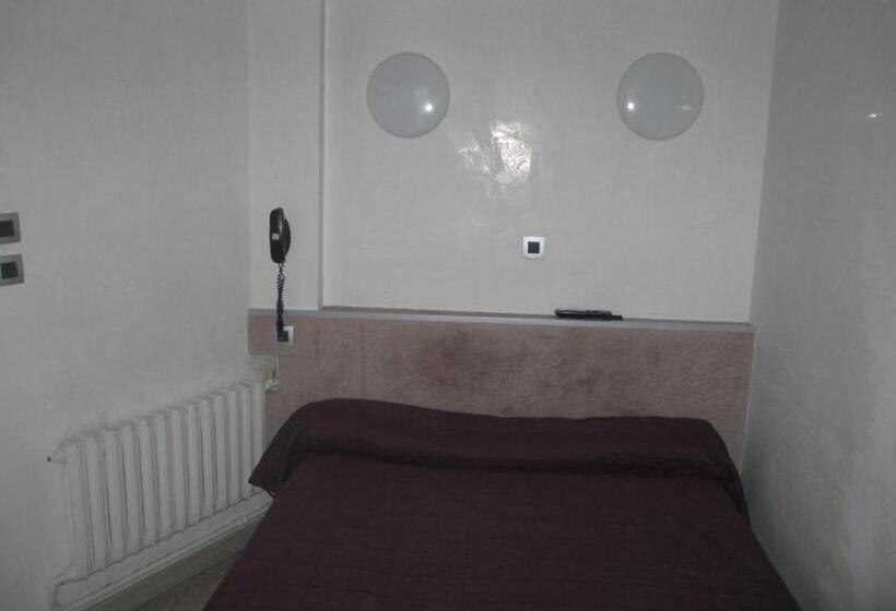 Chambre Standard, Camelia Prestige   Place De La Nation