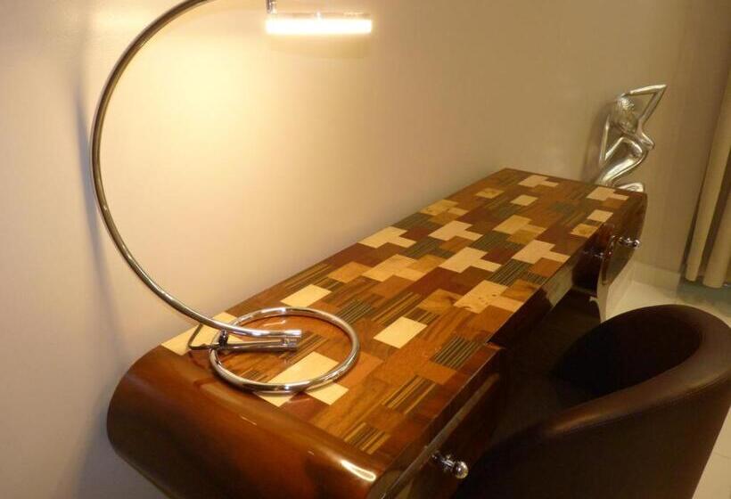 Chambre Familiale, Camelia Prestige   Place De La Nation