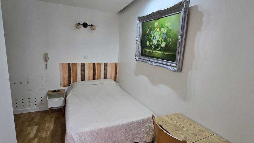 Chambre Standard, Camelia Prestige   Place De La Nation