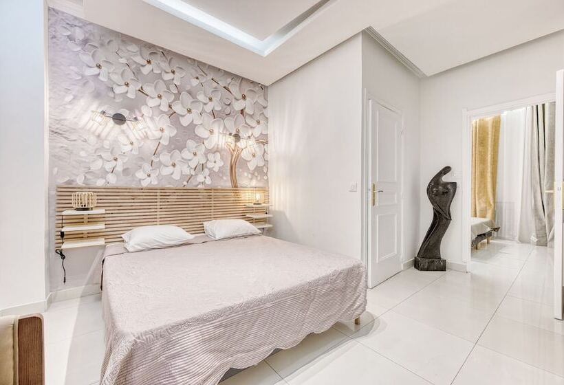 Chambre Familiale, Camelia Prestige   Place De La Nation