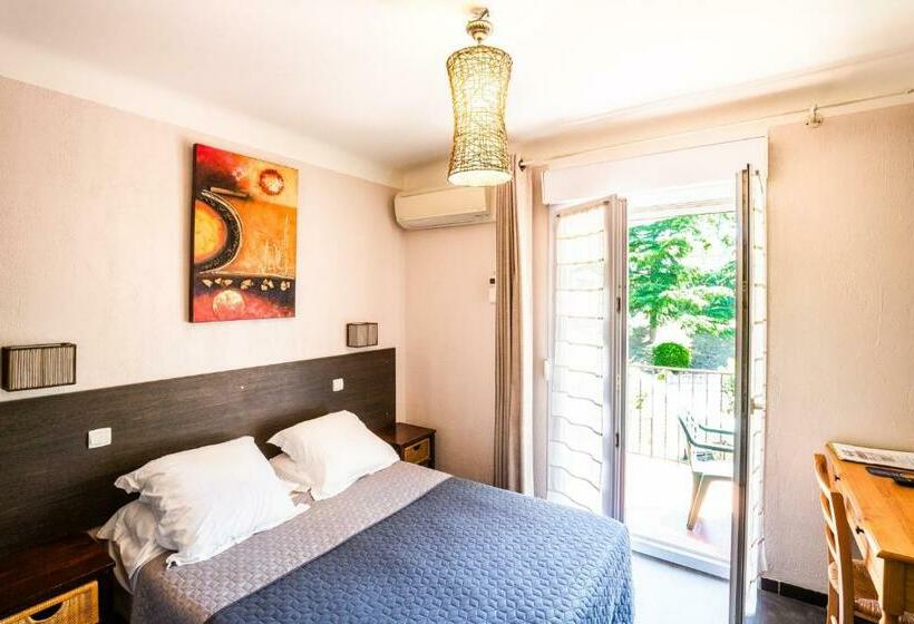 Номер Стандарт с Балконом, Hôtel Le Nid
