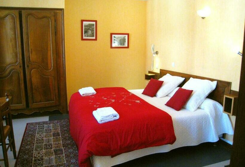 Номер Стандарт, Hôtel Les Templiers