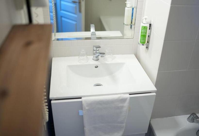 غرفة عائلية, Hôtel Picardia