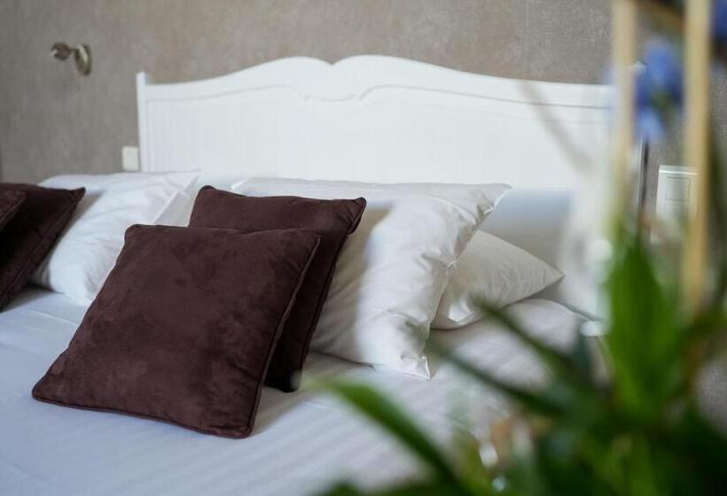 Номер Стандарт Трехместный, Hôtel Picardia