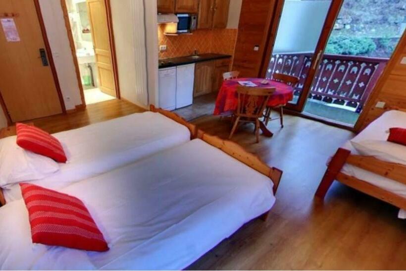 Номер Стандарт Трехместный, Les Chalets