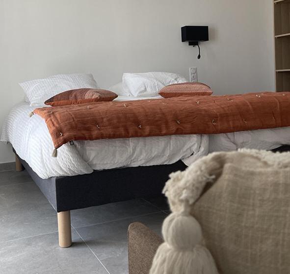 غرفة قياسية ثلاثية, Les Loges Du Luberon