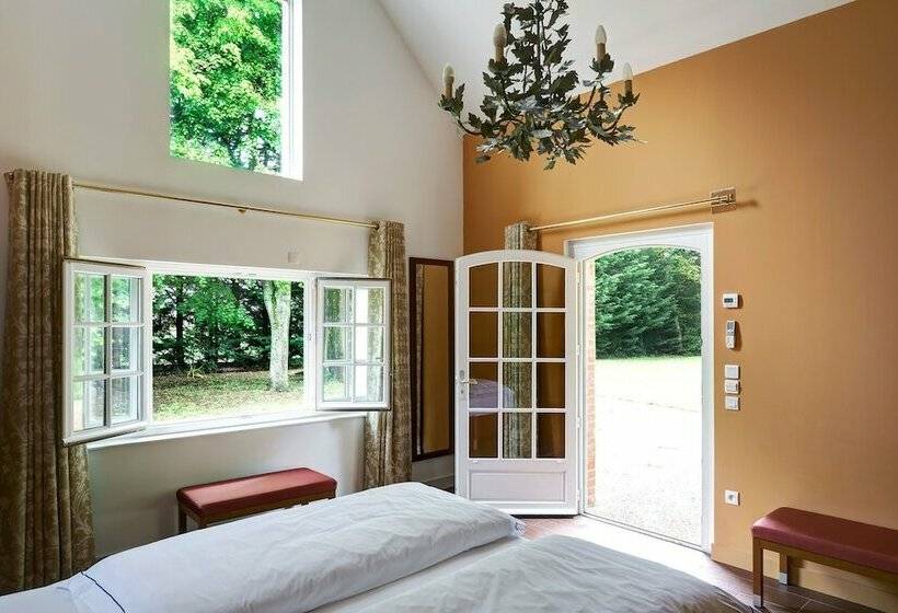 Номер Стандарт, Manoir De Contres