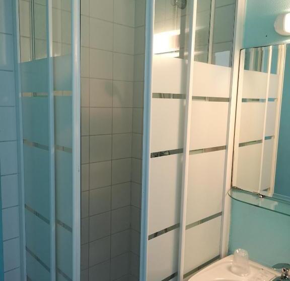 标准三人间, Triotel