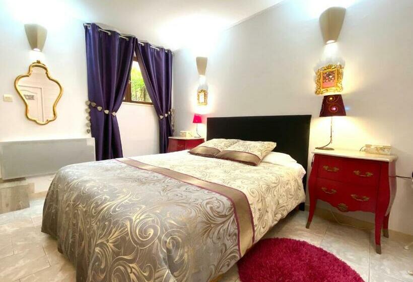 Interiört Standardrum, La Clef Des Songes B&b De Charme   Sarlat Centre   Parking Gratuit   Piscine Et Espace Bien être à 4