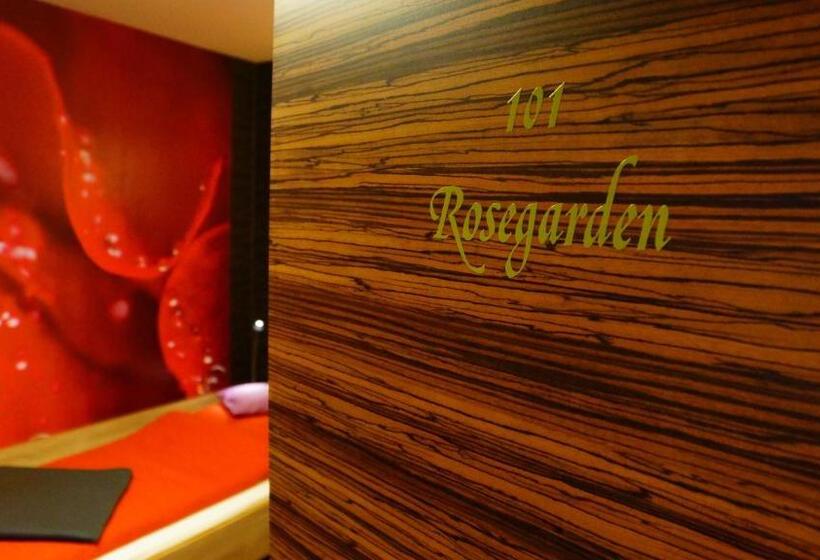 Номер Стандарт Совместная Ванная, Bavaria City Hostel   Design Hostel