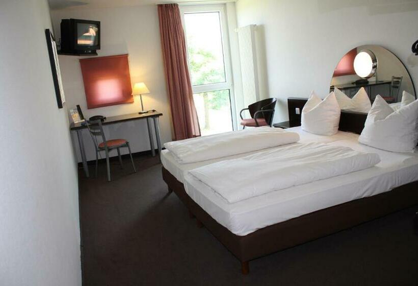 Quarto Estandar Individual, Ak 1