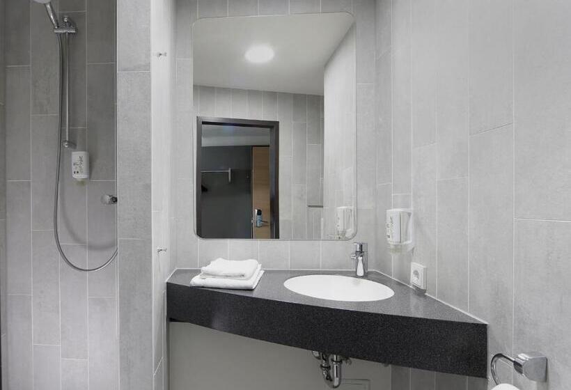 Номер Стандарт Трехместный, B&b Hotel Berlin Airport
