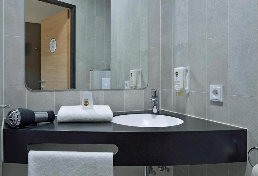 Семейный Номер, B&b Hotel Frankfurt West