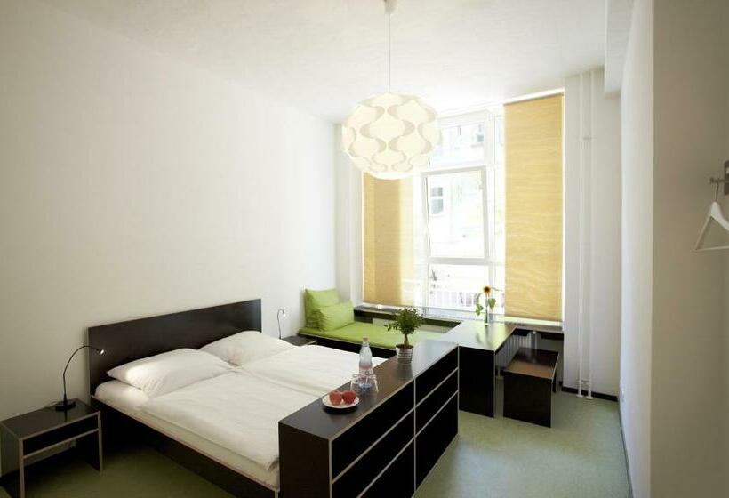 اتاق استاندارد سه نفره, Hüttenpalast