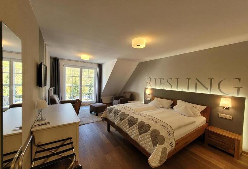 Deluxe room with river view, Weingut Lehnert Veit Guts