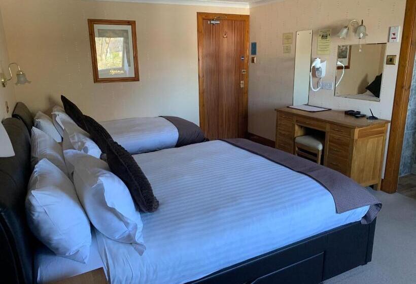 Семейный Номер, Lyndon Guest House