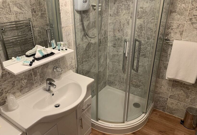 Семейный Номер, Lyndon Guest House