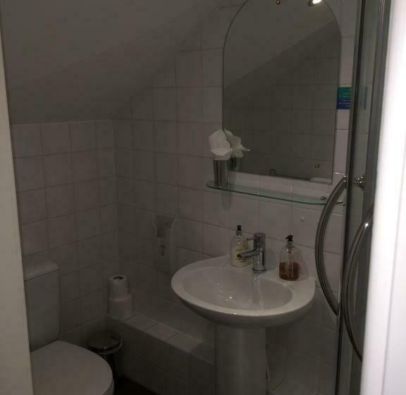 Quarto Estandar, No.2 Troon Road