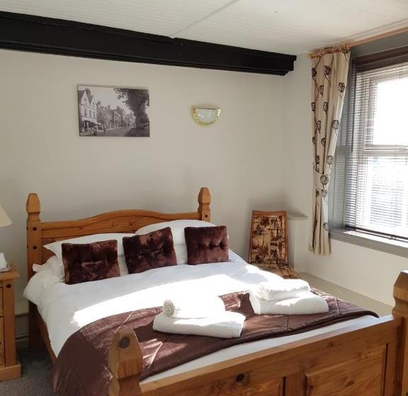 Семейный Номер, Littledean House