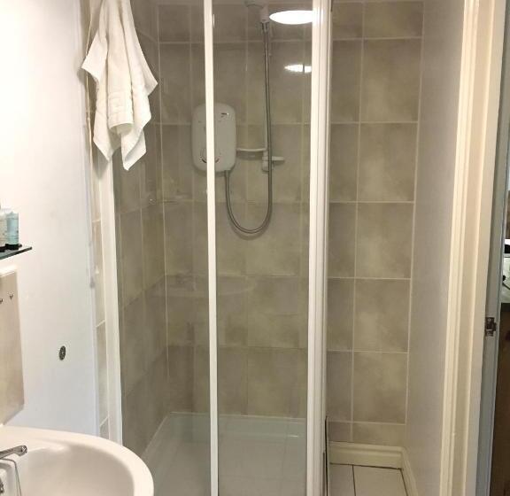 Семейный Номер, Littledean House