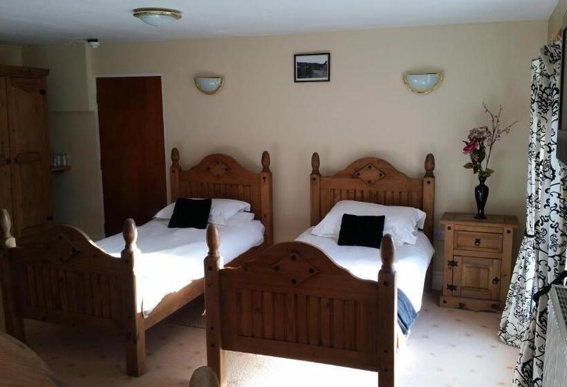 Семейный Номер, Littledean House