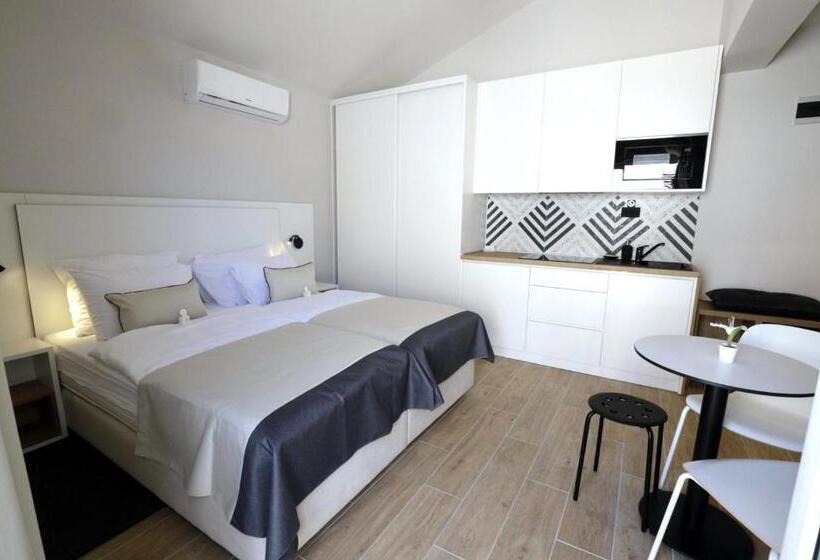 스탠다드 스튜디오, Villa Verica
