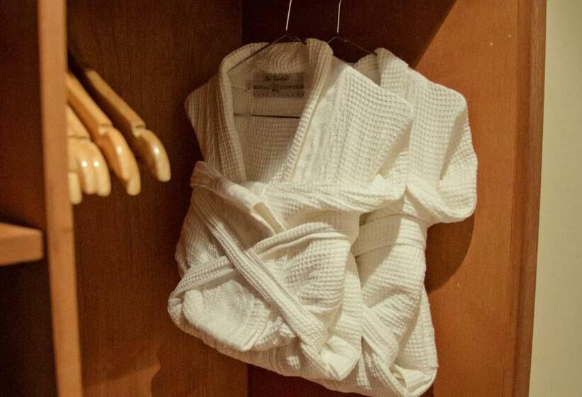 Люкс Повышенной Комфортности, Altalaluna Hotel Boutique & Spa