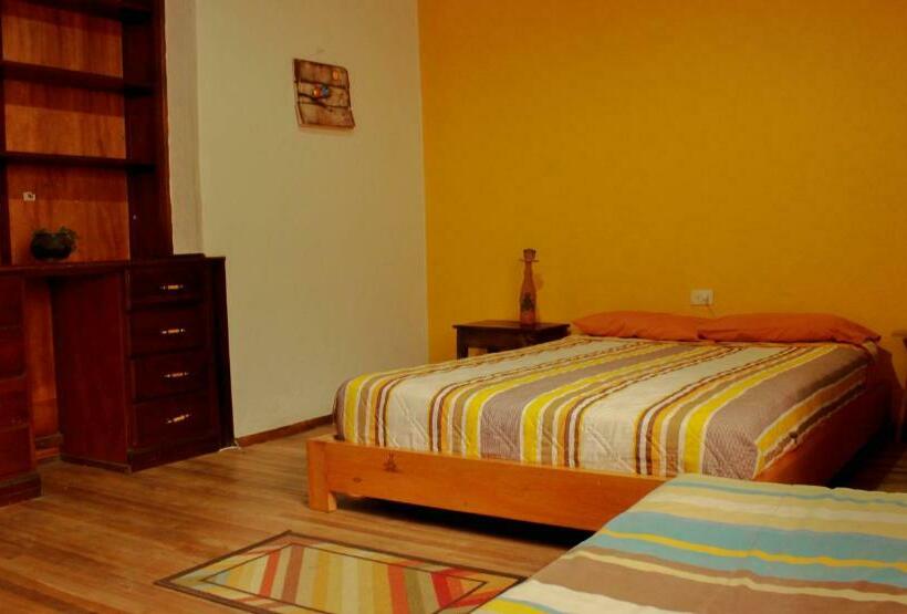 Трехместный Номер Стандарт Совместная Ванная, Hostal Mochiliers Bed And Breakfast
