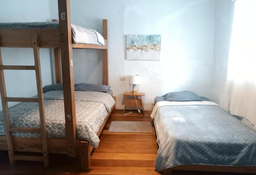 Семейный Номер, Hostal Mochiliers Bed And Breakfast