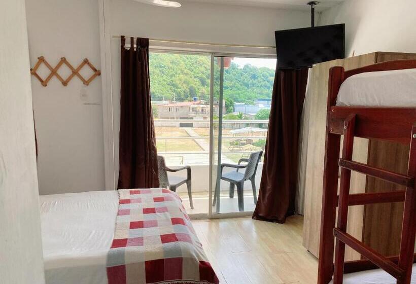 اتاق استاندارد چهارنفره با بالکن, Bahia B&b