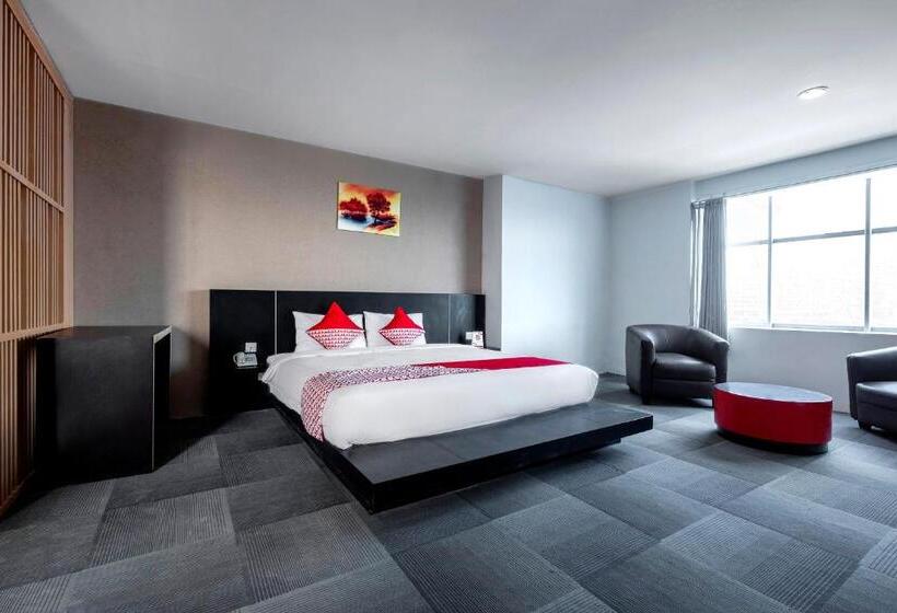 디럭스 스위트, Capital O 472 Hotel Asyra